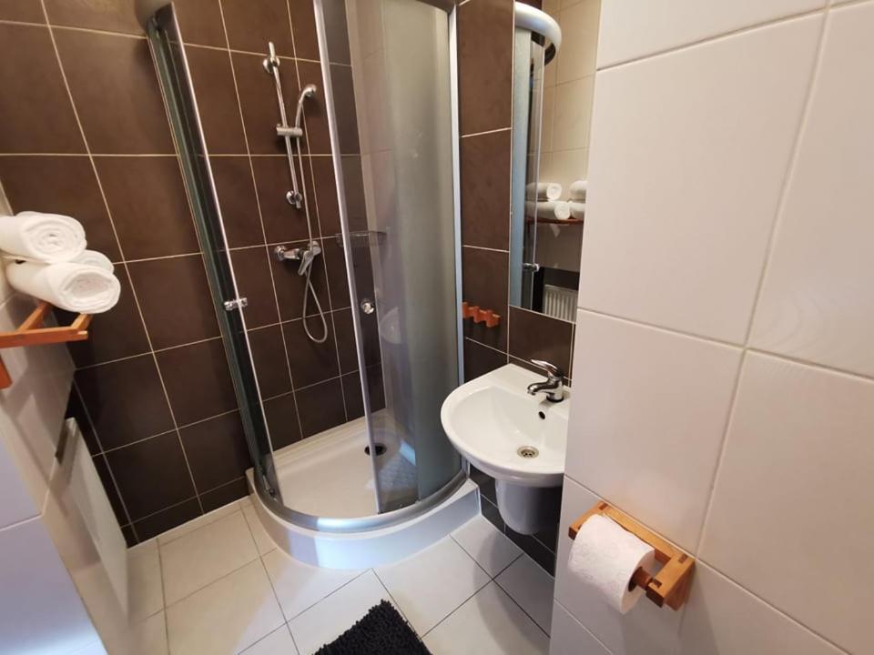 Dobry Klimat Uniejow Exteriör bild