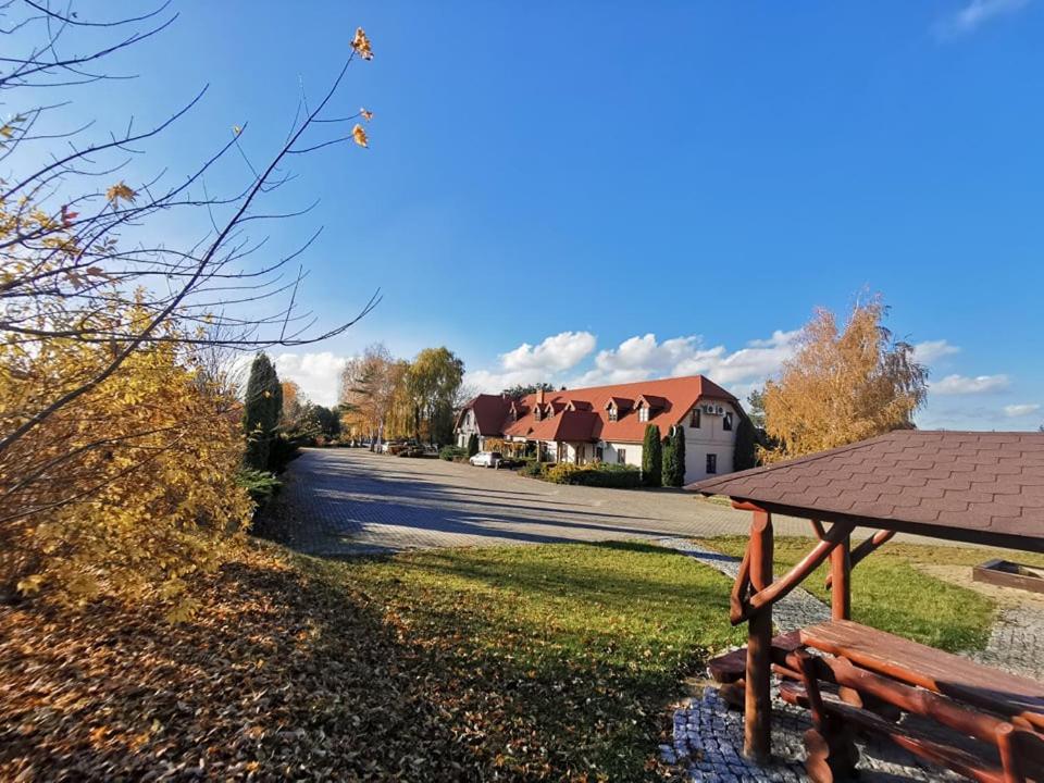 Dobry Klimat Uniejow Exteriör bild